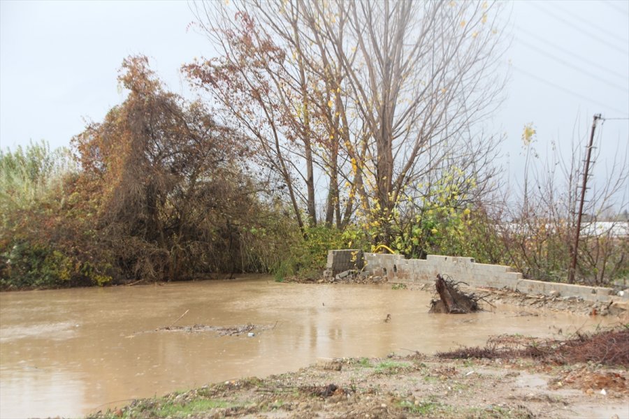 Antalya'da Kuvvetli Yağış Etkili Oldu