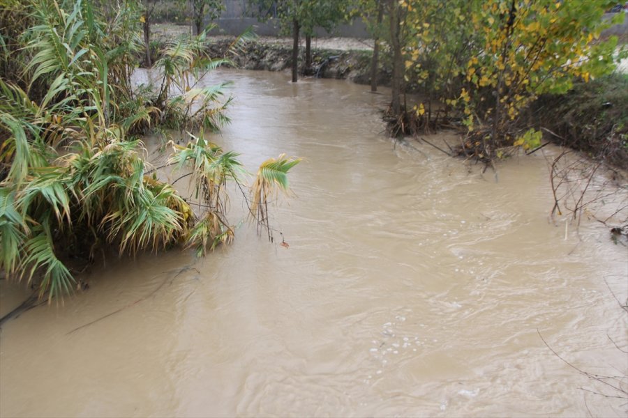 Antalya'da Kuvvetli Yağış Etkili Oldu