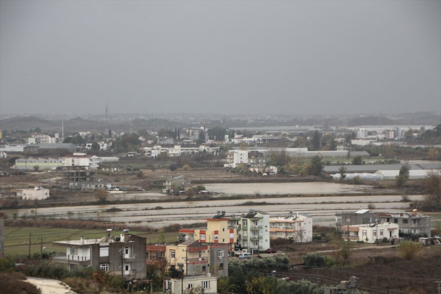 Antalya'da Kuvvetli Yağış Etkili Oldu