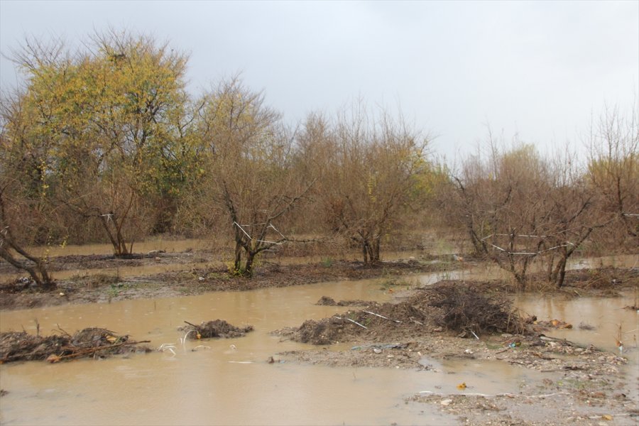 Güncelleme - Antalya'da Kuvvetli Yağış Etkili Oldu