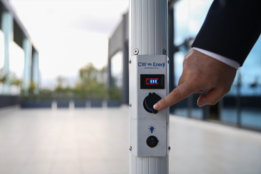 Güneşten Elektrik Üreten Şemsiyeler Gelecek Yaz Plajlarda Olacak