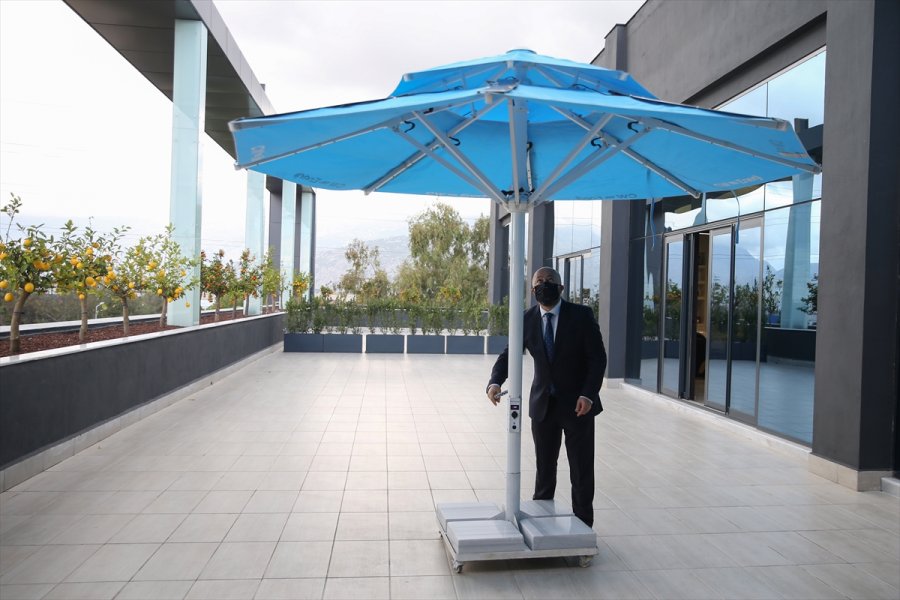 Güneşten Elektrik Üreten Şemsiyeler Gelecek Yaz Plajlarda Olacak