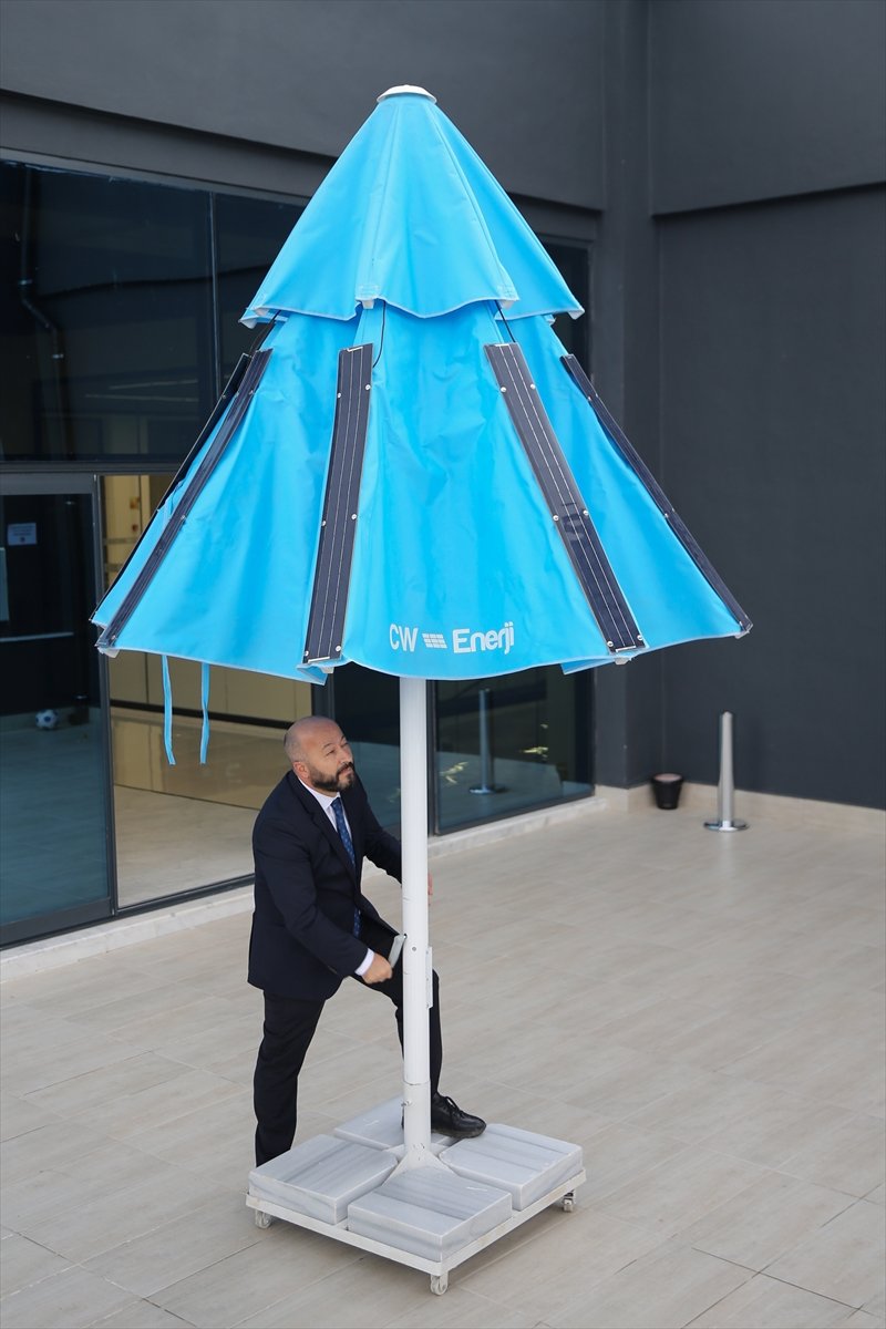 Güneşten Elektrik Üreten Şemsiyeler Gelecek Yaz Plajlarda Olacak