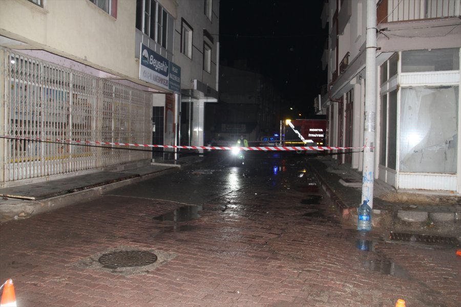 Konya'da Apartmanın Teras Katında Tüpten Kaynaklandığı Sanılan Patlamada 3 Kişi Yaralandı