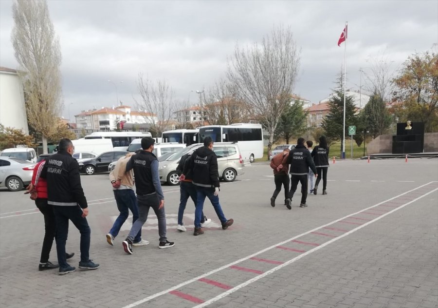 Aksaray'da Uyuşturucu Sattıkları İddiasıyla Yakalanan 4 Zanlı Tutuklandı