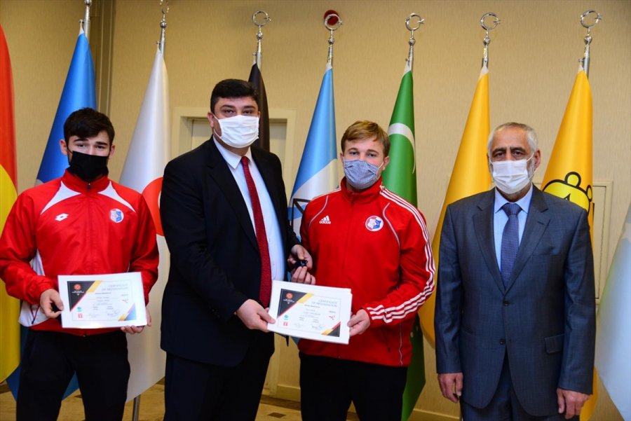 Başarılı Halterciler Altınla Ödüllendirildi