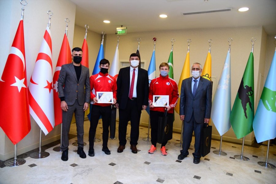 Başarılı Halterciler Altınla Ödüllendirildi