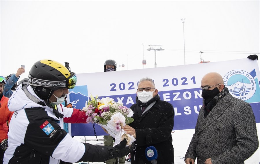 Erciyes'te Kar Kalınlığı 40 Santimetreye Ulaştı, Kayak Sezonu Açıldı