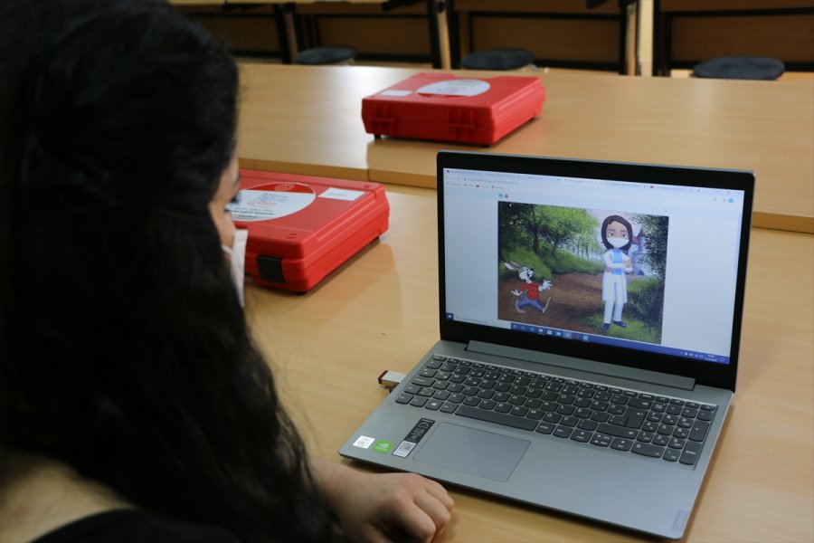 Eskişehir'de Ortaokul Öğretmenleri Uzaktan Eğitimi Dijital Araçlarla Eğlenceli Hale Getiriyor