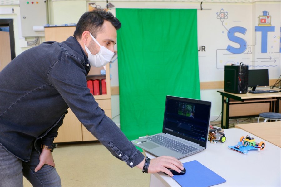 Eskişehir'de Ortaokul Öğretmenleri Uzaktan Eğitimi Dijital Araçlarla Eğlenceli Hale Getiriyor