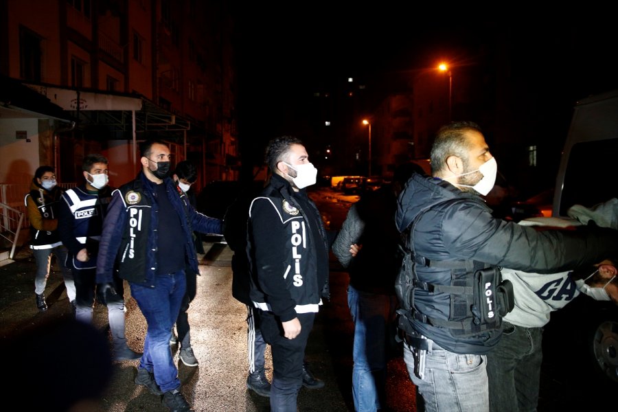 Kayseri'de Bir Evde Uyuşturucu Kullanan 8 Kişi Gözaltına Alındı
