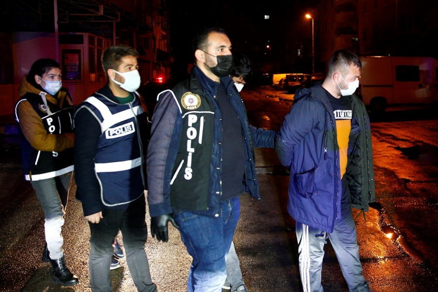 Kayseri'de Bir Evde Uyuşturucu Kullanan 8 Kişi Gözaltına Alındı