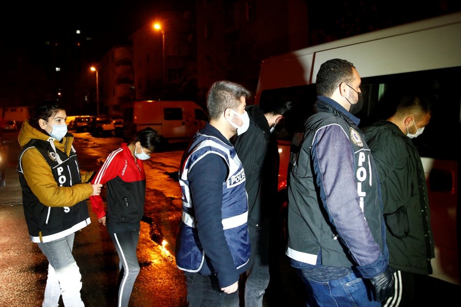 Kayseri'de Bir Evde Uyuşturucu Kullanan 8 Kişi Gözaltına Alındı