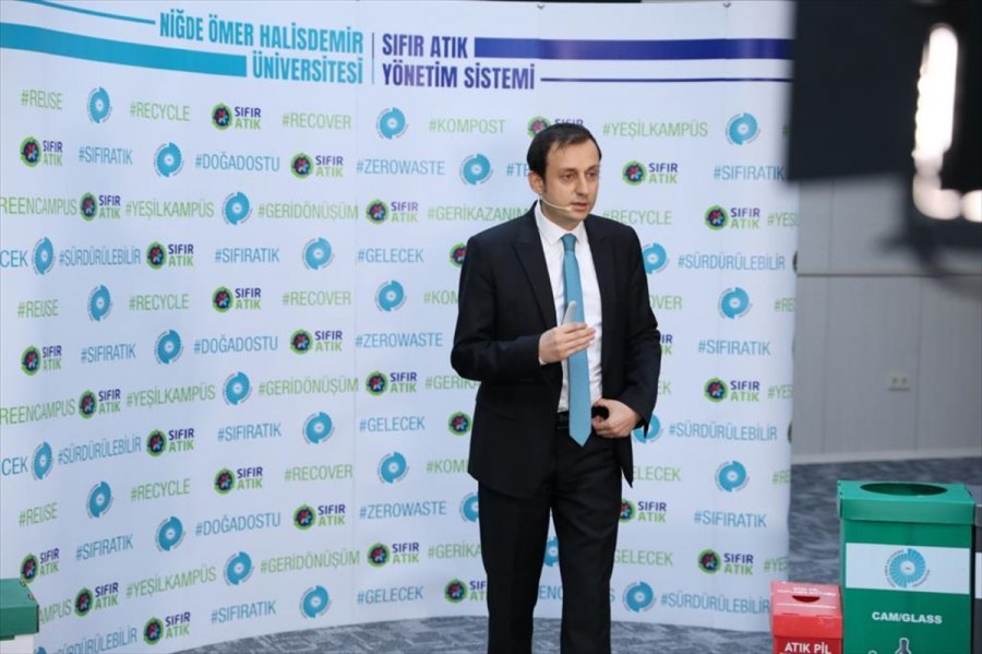 Niğde'de 300 Akademisyene Çevrimiçi 