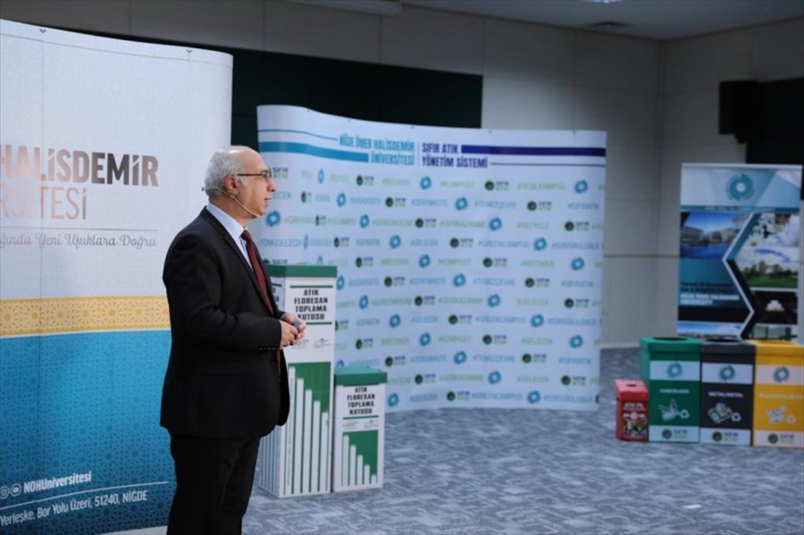 Niğde'de 300 Akademisyene Çevrimiçi 