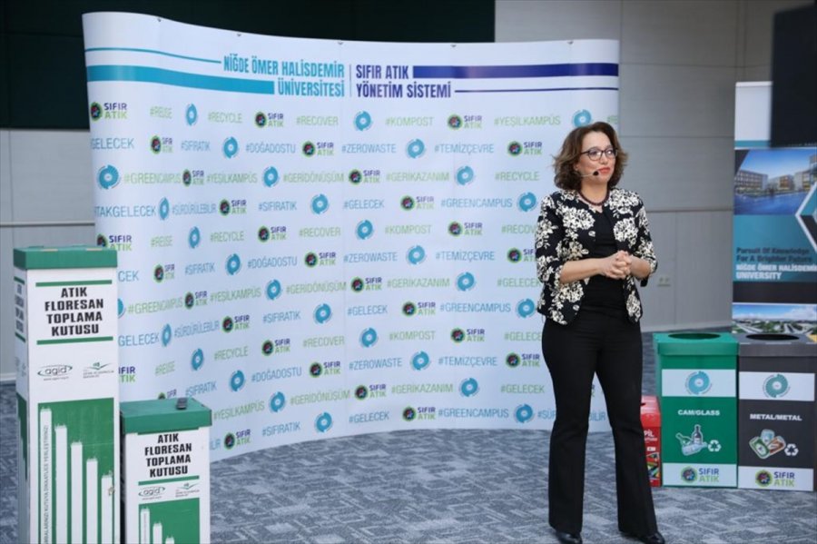 Niğde'de 300 Akademisyene Çevrimiçi 