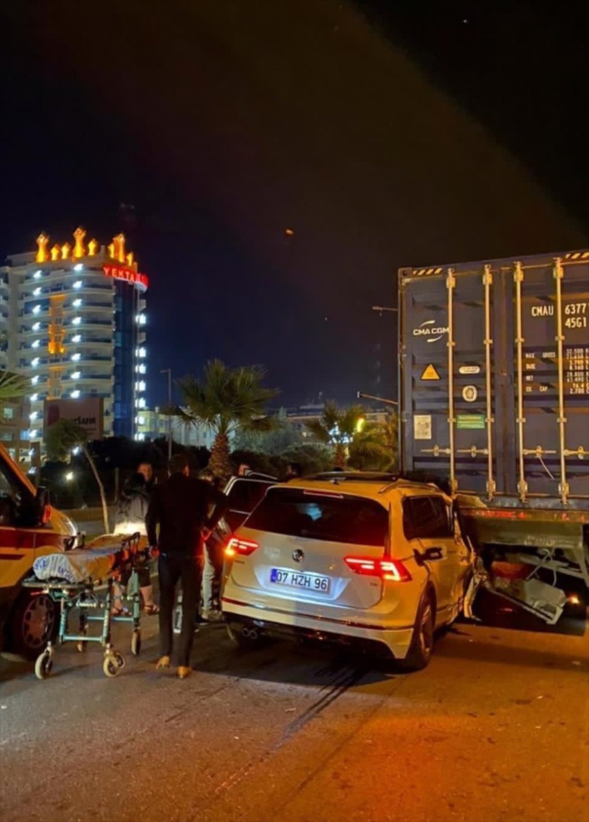 Alanya'da Otomobil İle Kamyon Çarpıştı: 1 Ölü