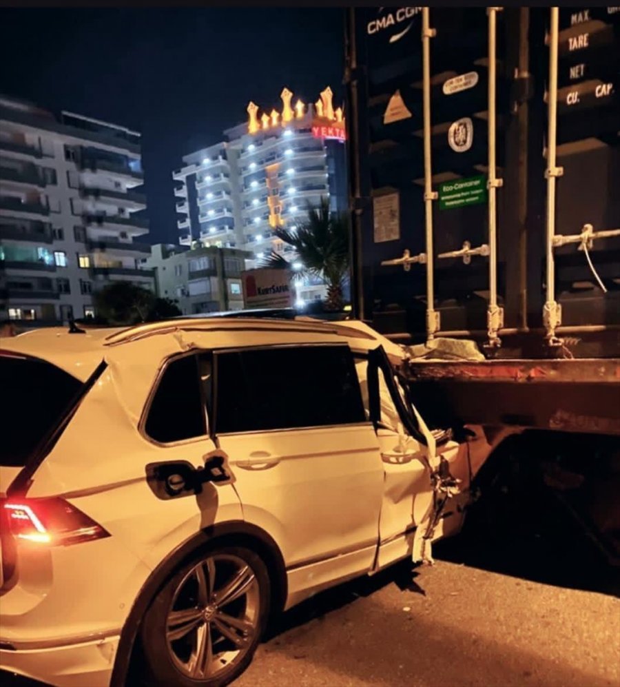 Alanya'da Otomobil İle Kamyon Çarpıştı: 1 Ölü