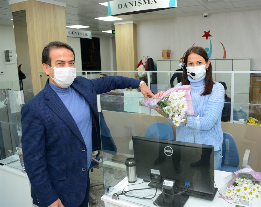Antalya'da Oda Ve Borsalardan Sağlık Çalışanlarına Çiçekli Destek