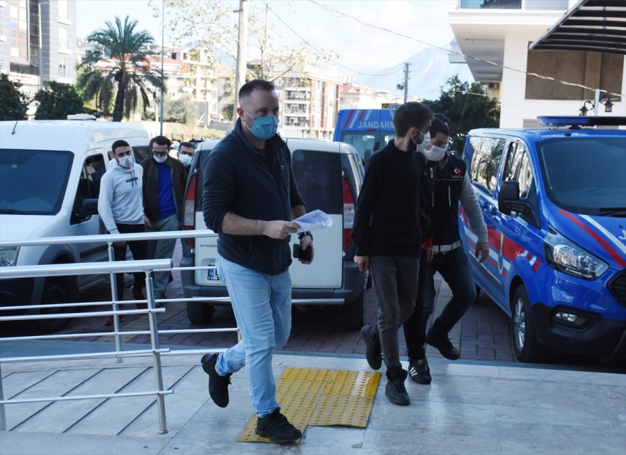 Antalya'da Uyuşturucu Operasyonunda 4 Şüpheli Yakalandı
