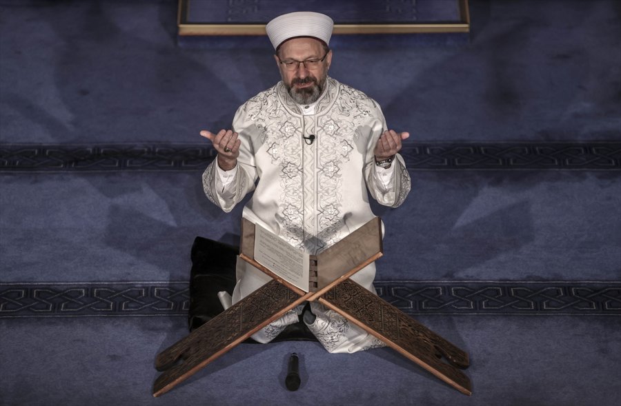 Diyanet İşleri Başkanı Erbaş'tan, Salgın Hastalık Ve Doğal Afetlerde Hayatını Kaybedenler İçin Dua