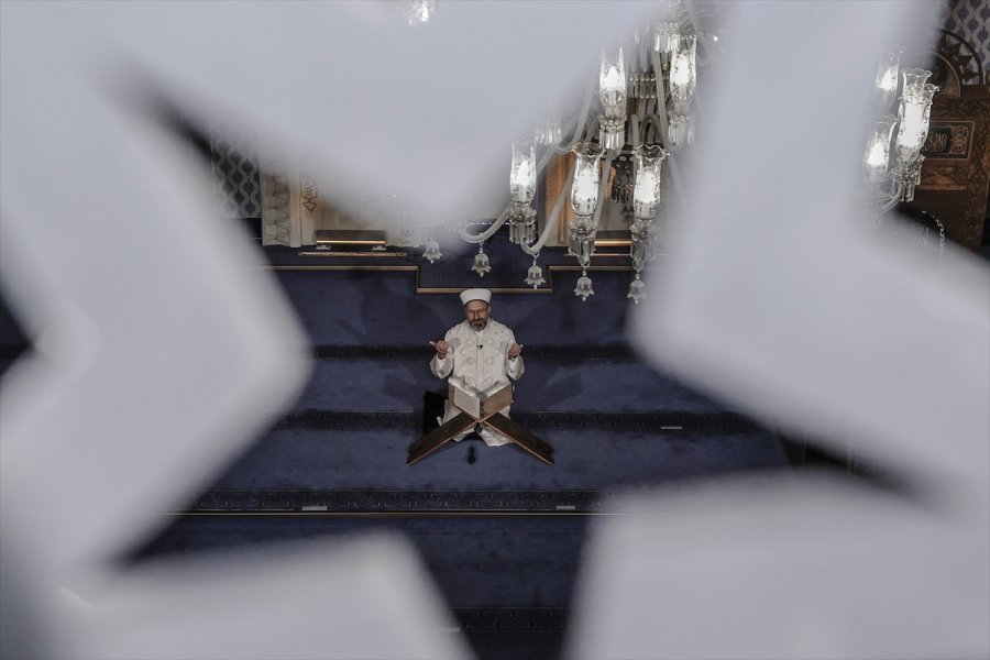 Diyanet İşleri Başkanı Erbaş'tan, Salgın Hastalık Ve Doğal Afetlerde Hayatını Kaybedenler İçin Dua