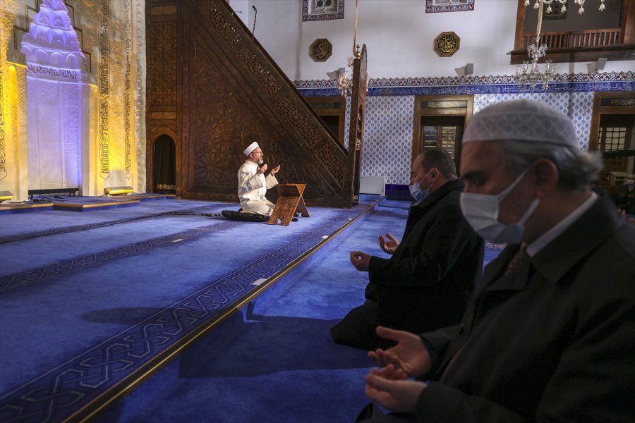 Diyanet İşleri Başkanı Erbaş'tan, Salgın Hastalık Ve Doğal Afetlerde Hayatını Kaybedenler İçin Dua