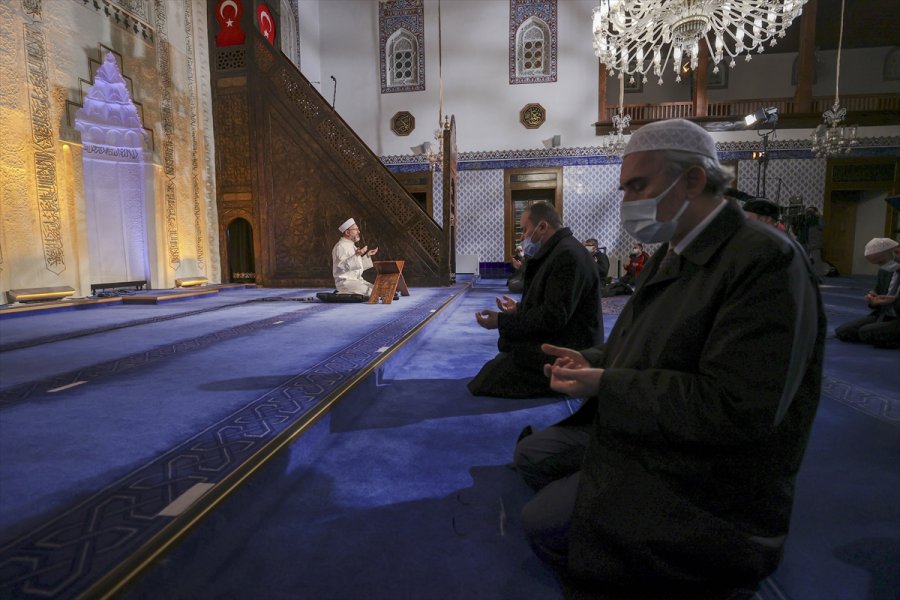 Diyanet İşleri Başkanı Erbaş'tan, Salgın Hastalık Ve Doğal Afetlerde Hayatını Kaybedenler İçin Dua