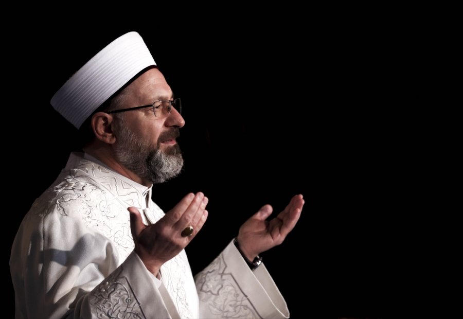 Diyanet İşleri Başkanı Erbaş'tan, Salgın Hastalık Ve Doğal Afetlerde Hayatını Kaybedenler İçin Dua