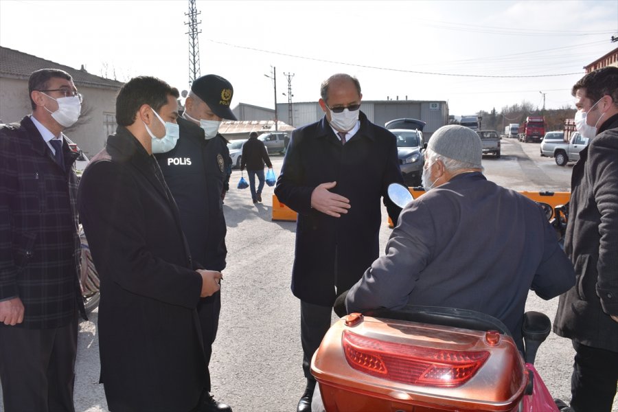 Karapınar'da Kaymakam Ve Belediye Başkanından Pazar Ziyareti