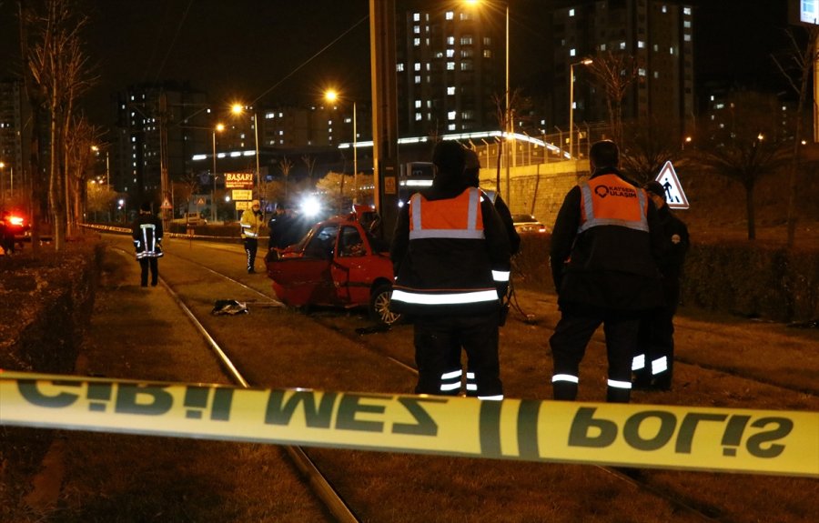 Kayseri'de Trafik Kazası: 2 Ölü, 1 Yaralı