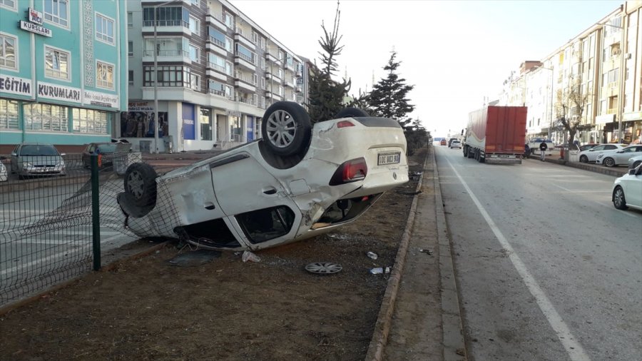 Konya'da Takla Atarak Refüje Çıkan Otomobilin Sürücüsü Yaralandı