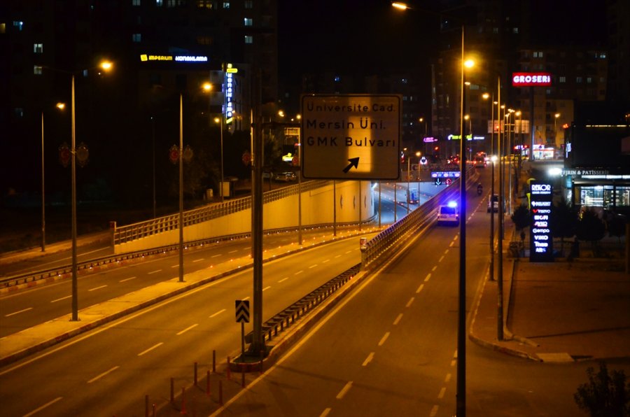 Mersin'de Cadde Ve Sokaklar Sessizliğe Büründü