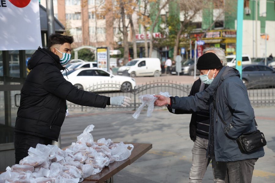 Nalçacı Taraftar Grubu Sarıkamış Şehitleri İçin Simit Dağıttı