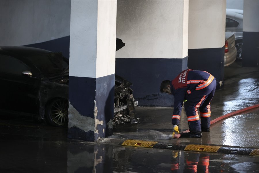 Başkentte Sitenin Kapalı Otoparkındaki Lüks Araçta Yangın Çıktı