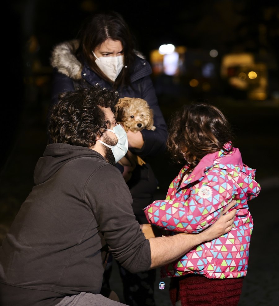 Başkentte Sitenin Kapalı Otoparkındaki Lüks Araçta Yangın Çıktı