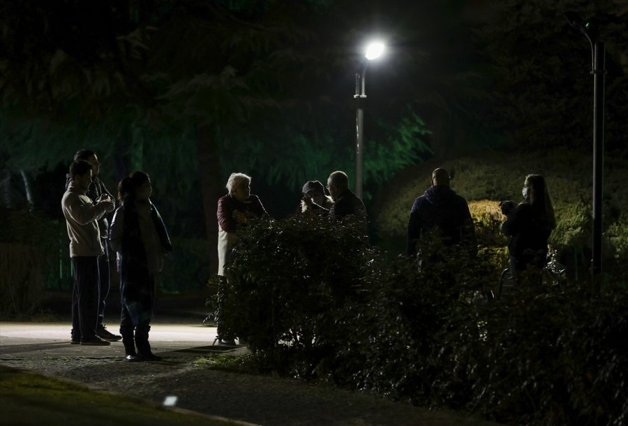 Başkentte Sitenin Kapalı Otoparkındaki Lüks Araçta Yangın Çıktı