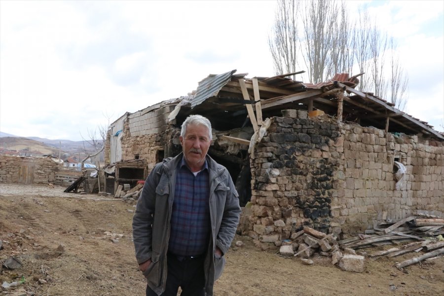 Hayvanları Telef Olan Çiftçiler Devlet Desteğiyle Üretime Devam Ediyor