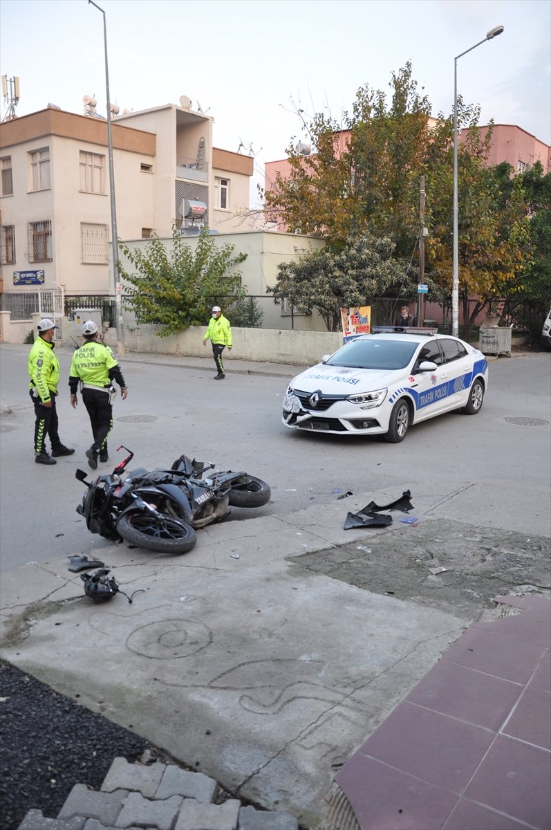 Mersin'de Polis Aracı İle Motosiklet Çarpıştı: 2 Yaralı