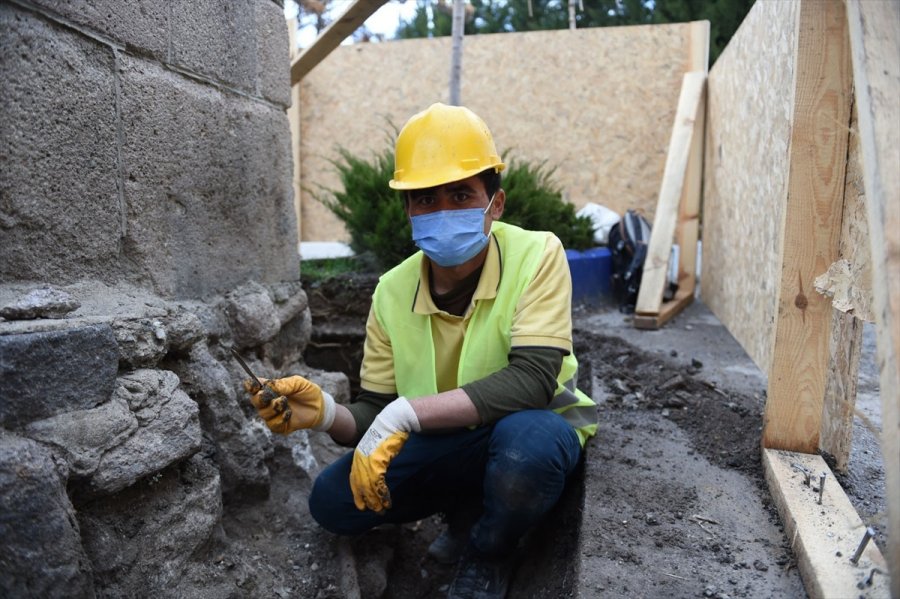Ulucanlar Cezaevi Önündeki Tarihi Çeşmeden Mahkumlara Ait Kesici Aletler Zulası Çıktı