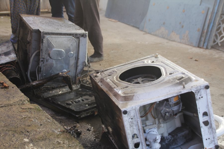 Serik'te Beyaz Eşya Servisinde Çıkan Yangın Hasara Neden Oldu