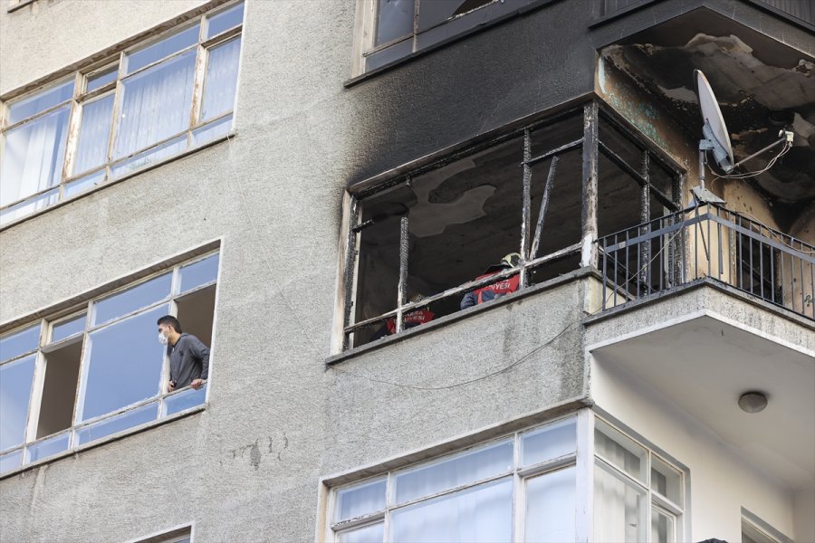 Başkentte Bir Apartman Dairesinde Çıkan Yangında İki Kişi Dumandan Etkilendi