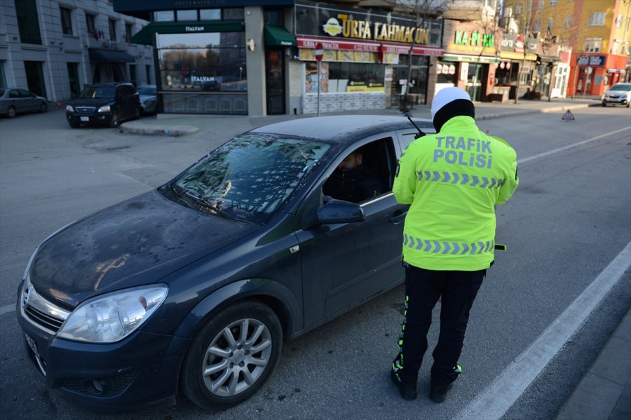 Eskişehir'de Sokağa Çıkma Kısıtlamasına Uyuluyor