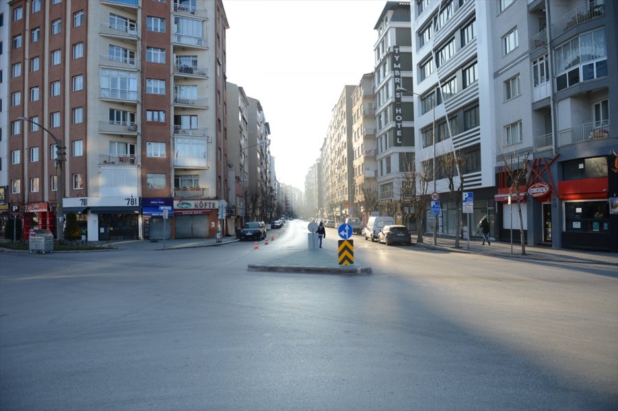 Eskişehir'de Sokağa Çıkma Kısıtlamasına Uyuluyor