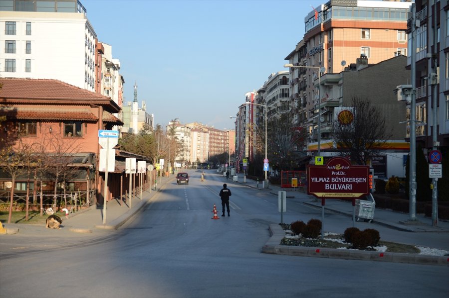 Eskişehir'de Sokağa Çıkma Kısıtlamasına Uyuluyor