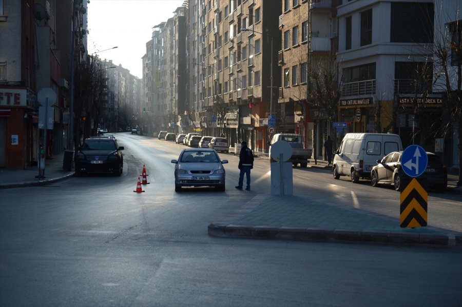 Eskişehir'de Sokağa Çıkma Kısıtlamasına Uyuluyor