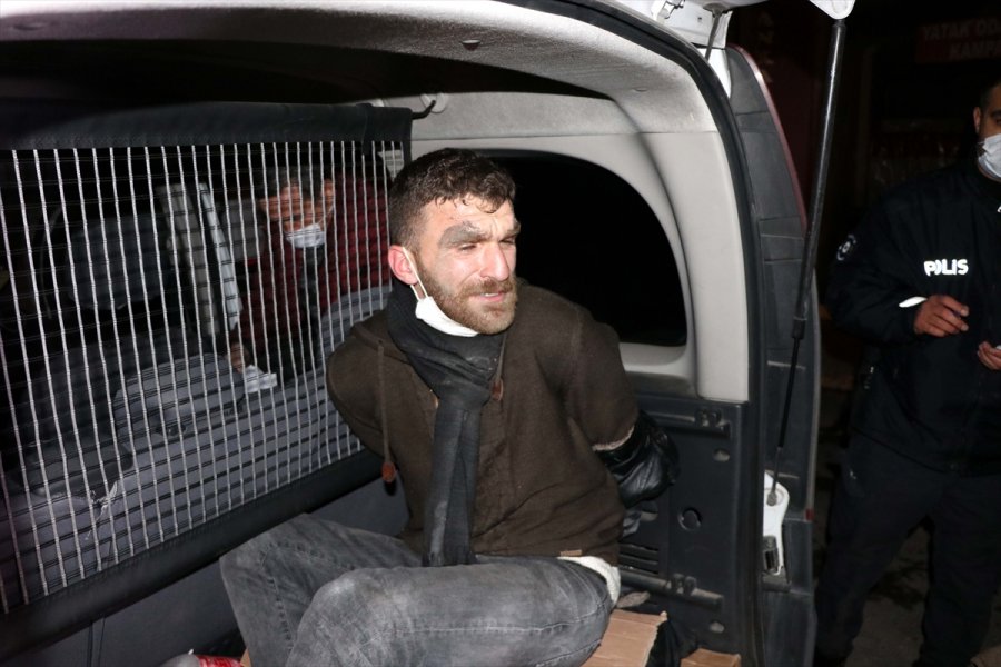 Kayseri'de Polis Aracına Çarpıp Kaçan 2 Kişi, Kovalamaca Sonucu Yakalandı
