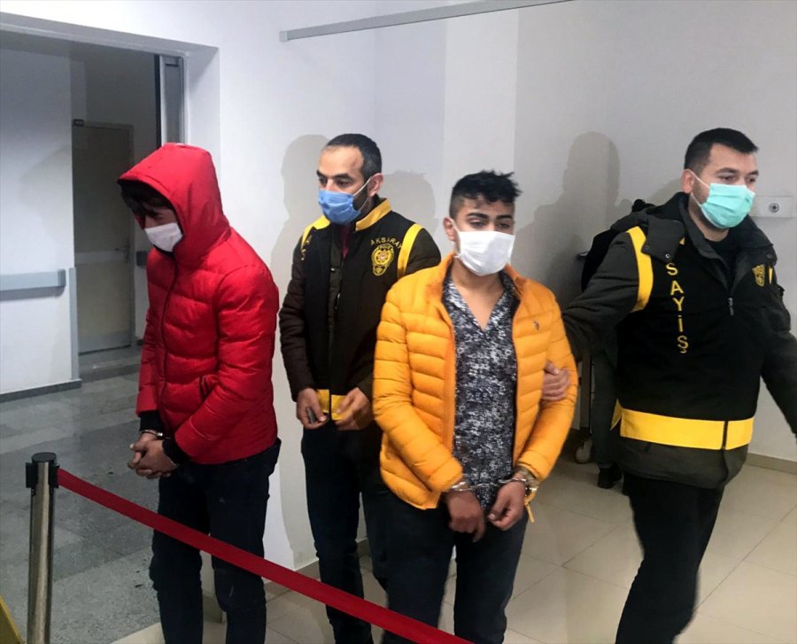 Sokağa Çıkma Kısıtlamasını İhlal Eden Ve Polisin 