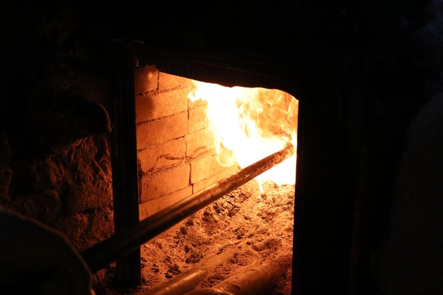 Ekmek Fırınının Odun Ateşi Belediyeyi Isıtıyor