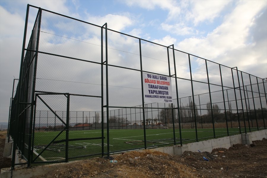 Gölbaşı Belediyesi Dört Futbol Sahasının Yapımını Tamamladı